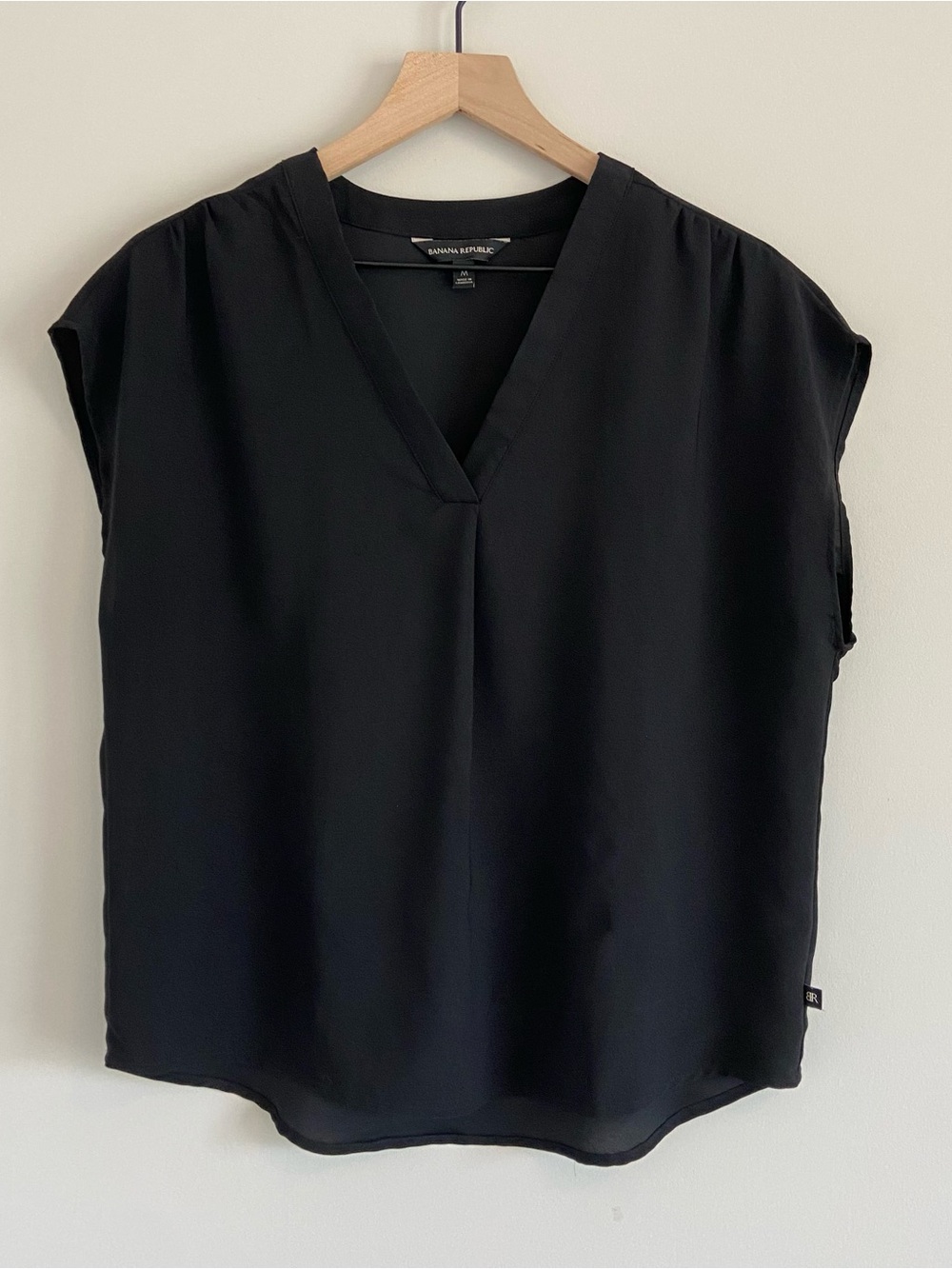 Banana Republic Black V-Neck Sleeveless Blouse